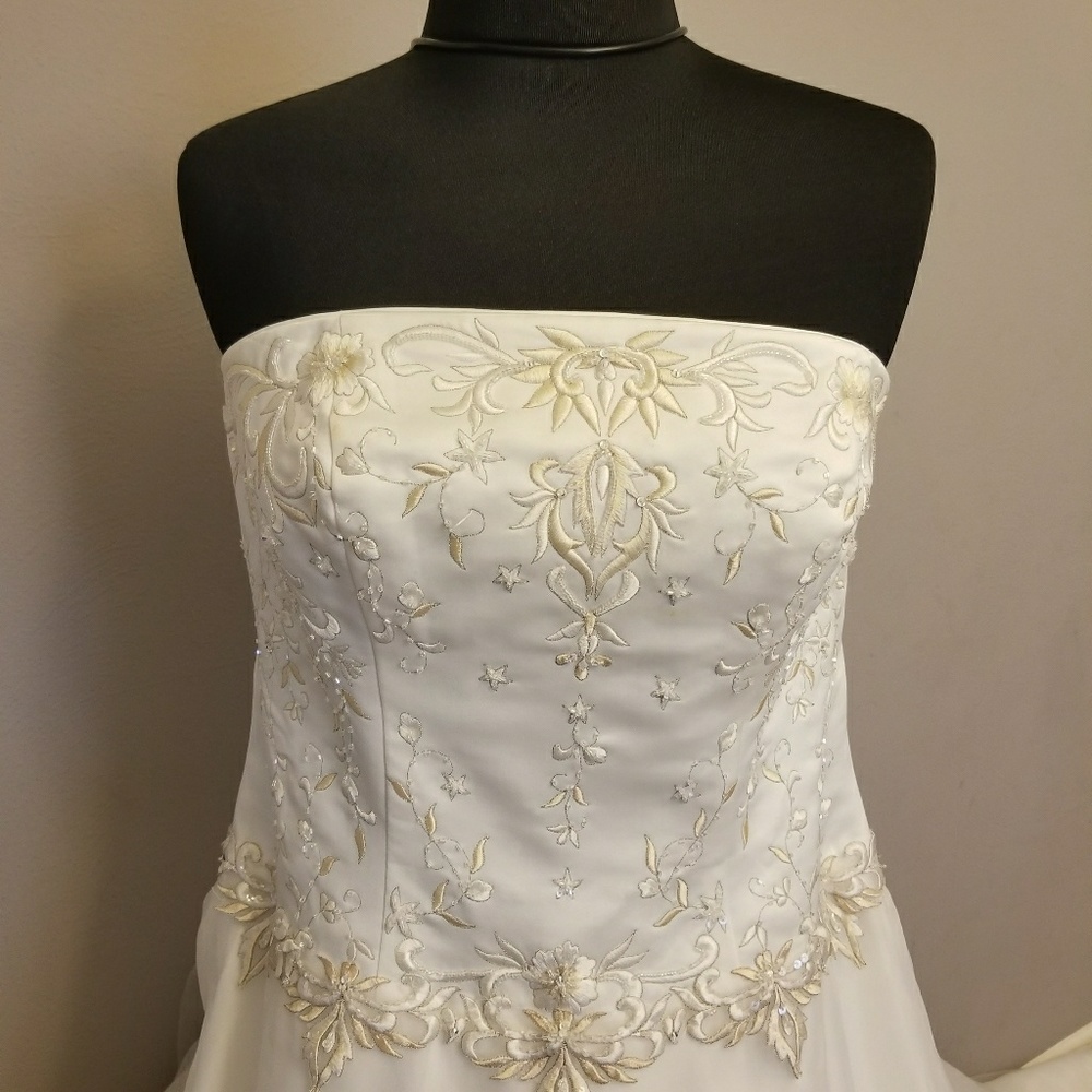Size 12 Ivory Wedding Dress